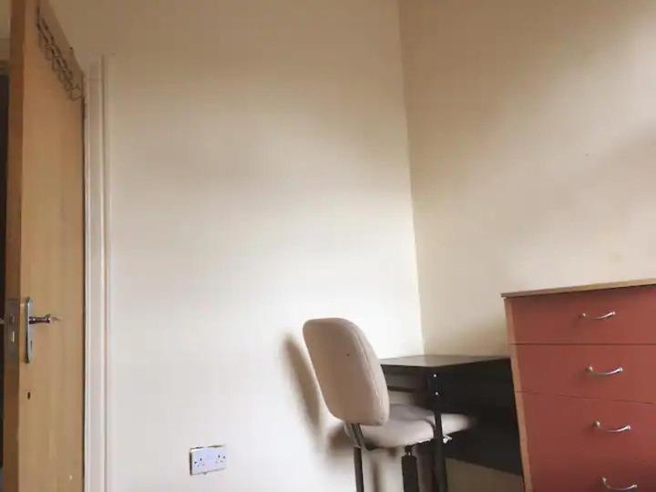 Single Room - Town & University Nearby, 24H Bus, Airport-Linked Manchester Zewnętrze zdjęcie